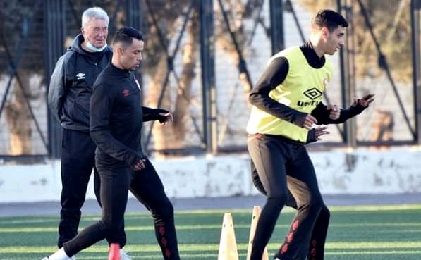 Roger Lemerre dirigeant les entraînements de l'Etoile du Sahel