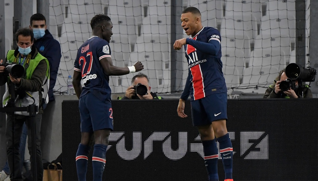 PSG: Gana Gueye insulted after tackle on Mbappé