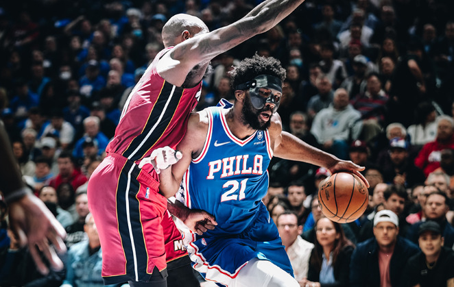 Joel Embiid avec un masque