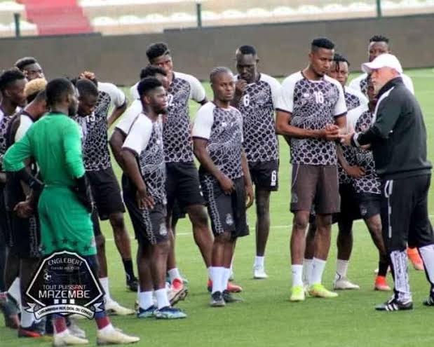 Franck Dumas et ses joueurs à l'entraînement