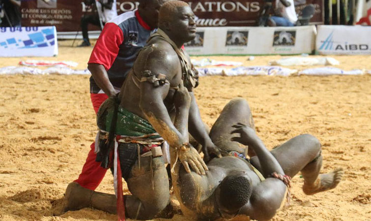 Lutte – Sénégal : Balla Gaye II, une victoire et beaucoup d’interrogations