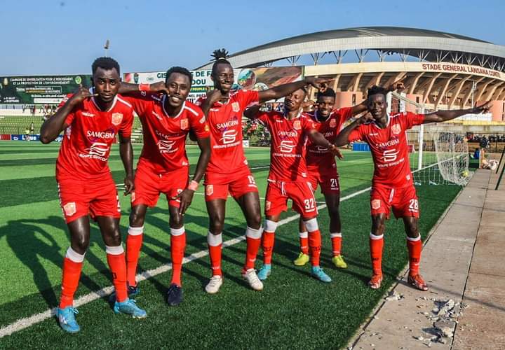 Les joueurs du Horoya AC célèbrent le but d'Alseny Soumah