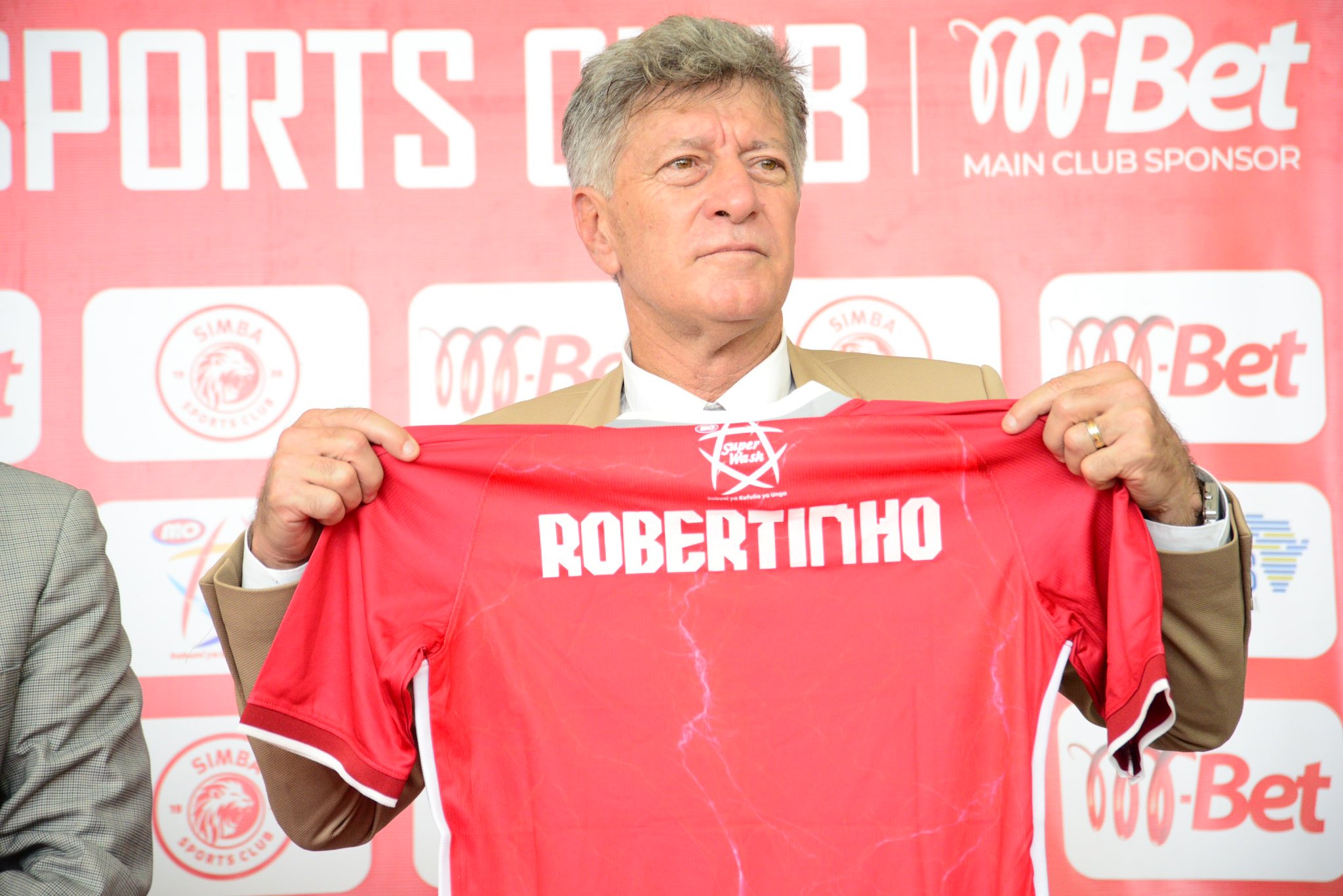 Tanzania’s Simba SC sign Brazilian coach Roberto Oliviera