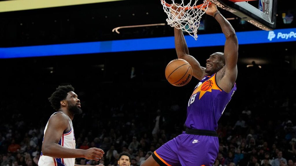 Bismack Biyombo gagne son duel contre Embiid