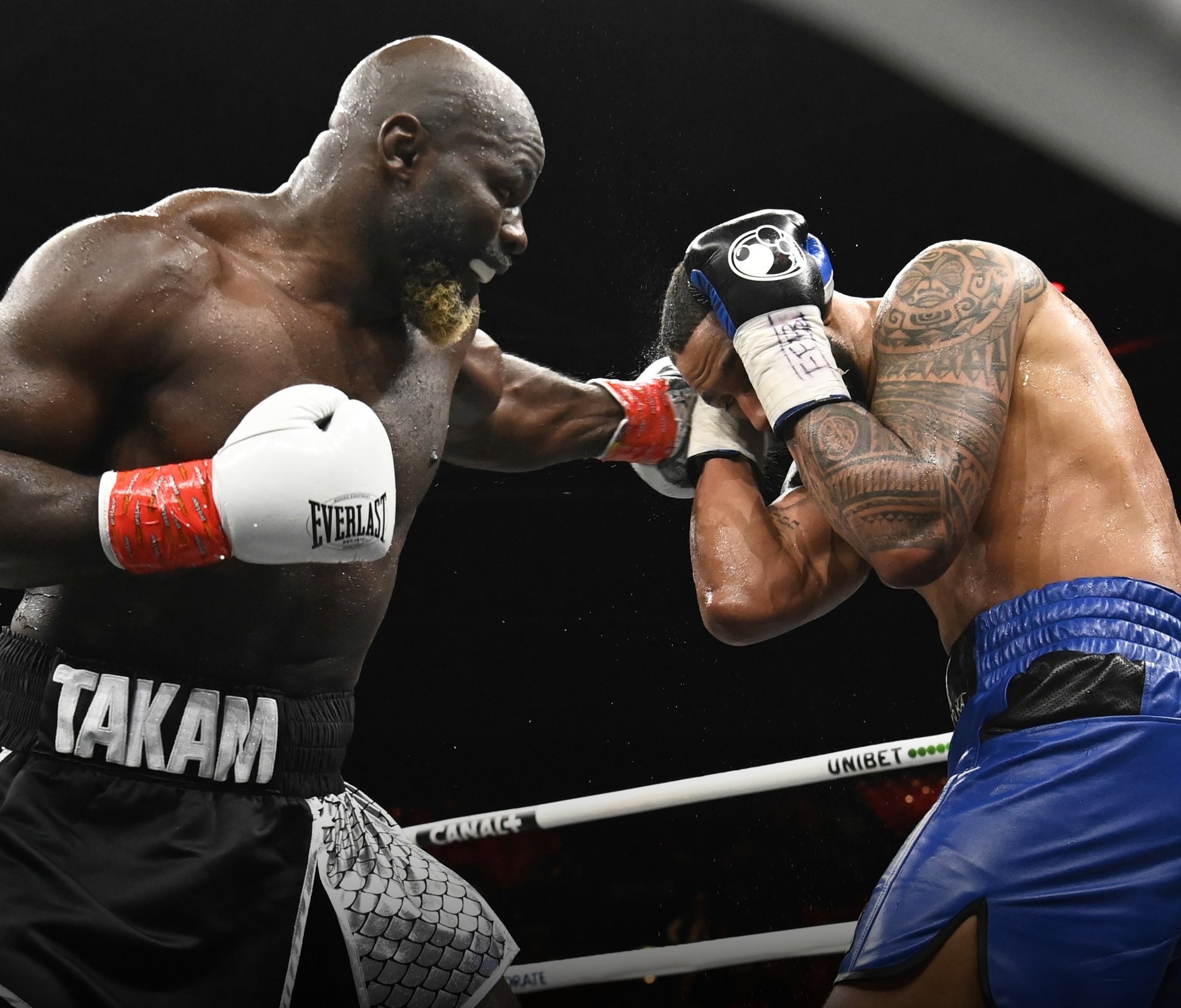 Boxe : aux poings, Carlos Takam s’offre Tony Yoka