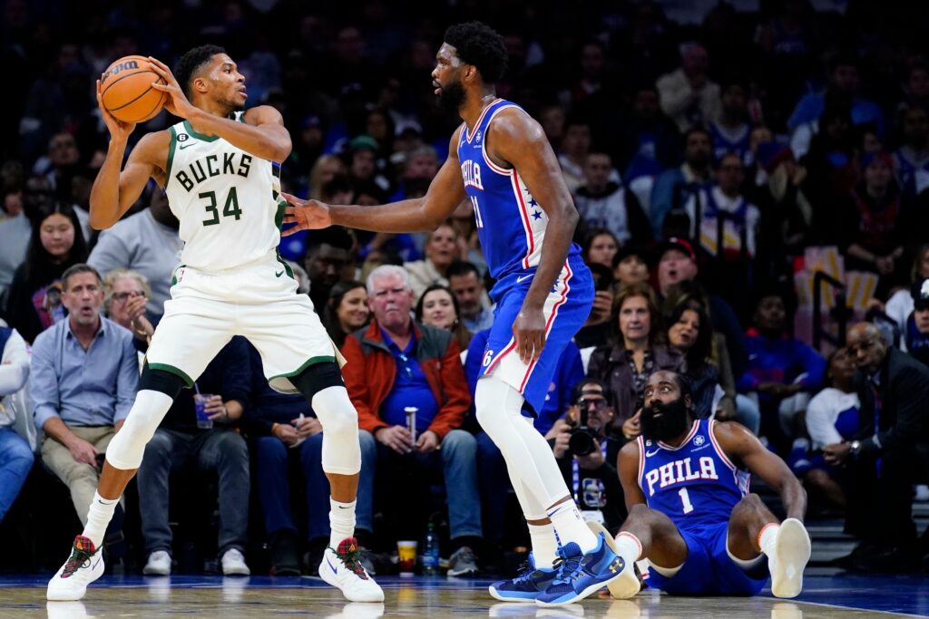 Play-offs NBA Giannis et Joel Embiid