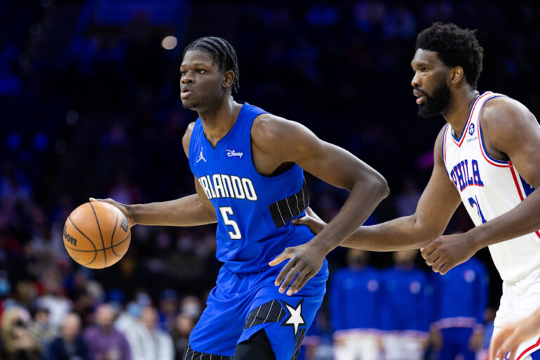 Mo Bamba et Joel Embiid