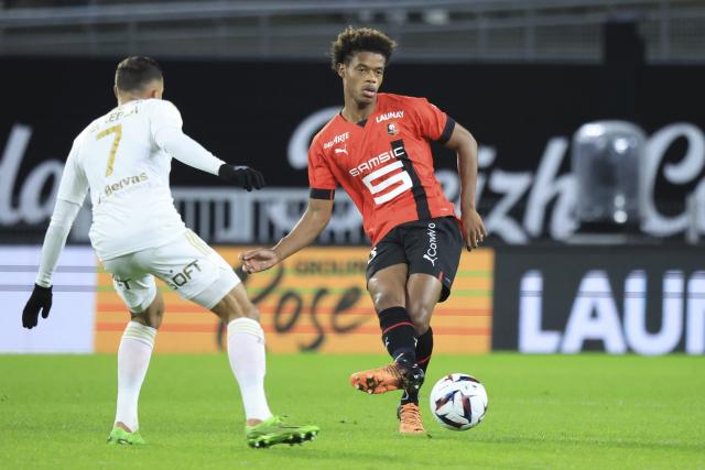 Rennes : Warmed Omari prolonge