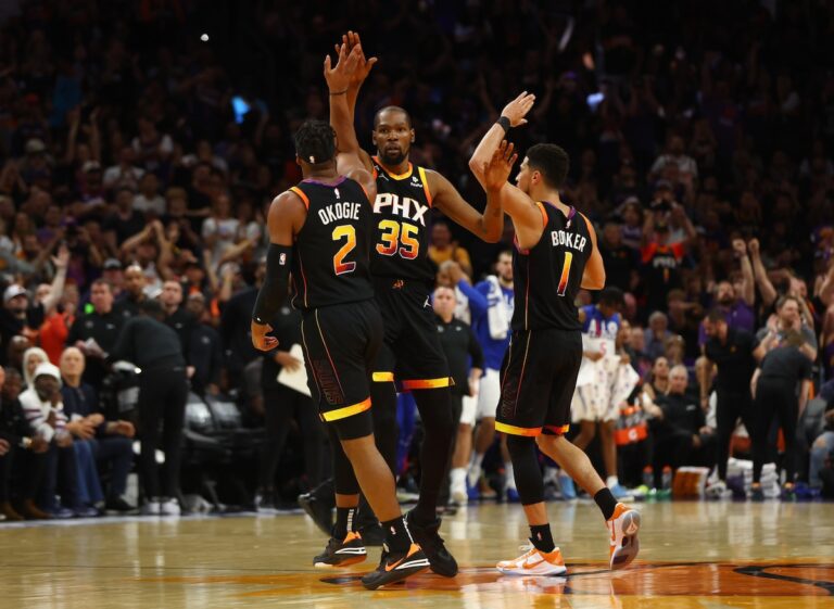 Josh Okogie avec Kevin Durant et Devin Booker