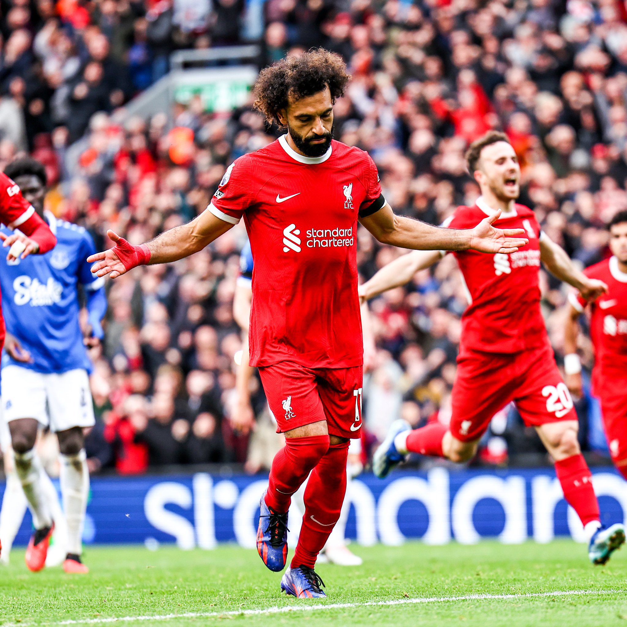 Mohamed Salah délivre Liverpool dans le derby