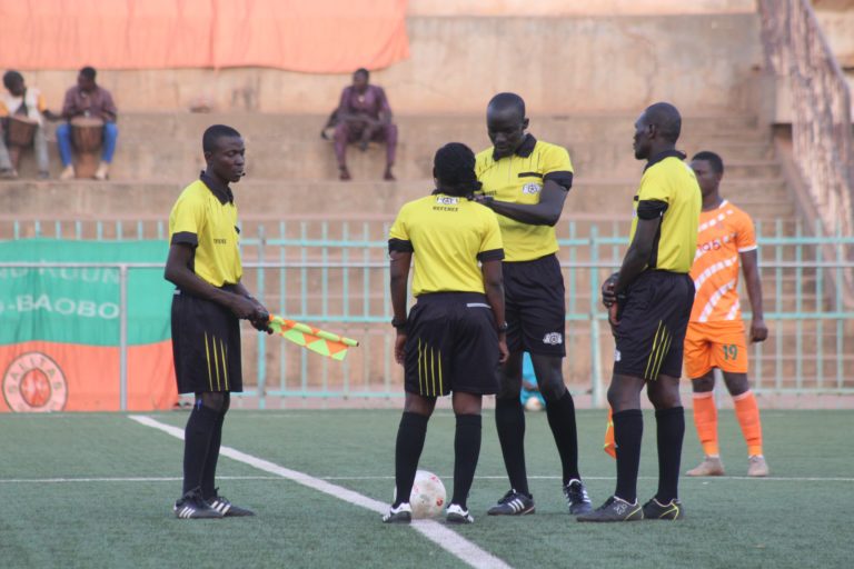 Burkina Faso : les arbitres de Ligue 1 protestent contre leurs conditions de travail