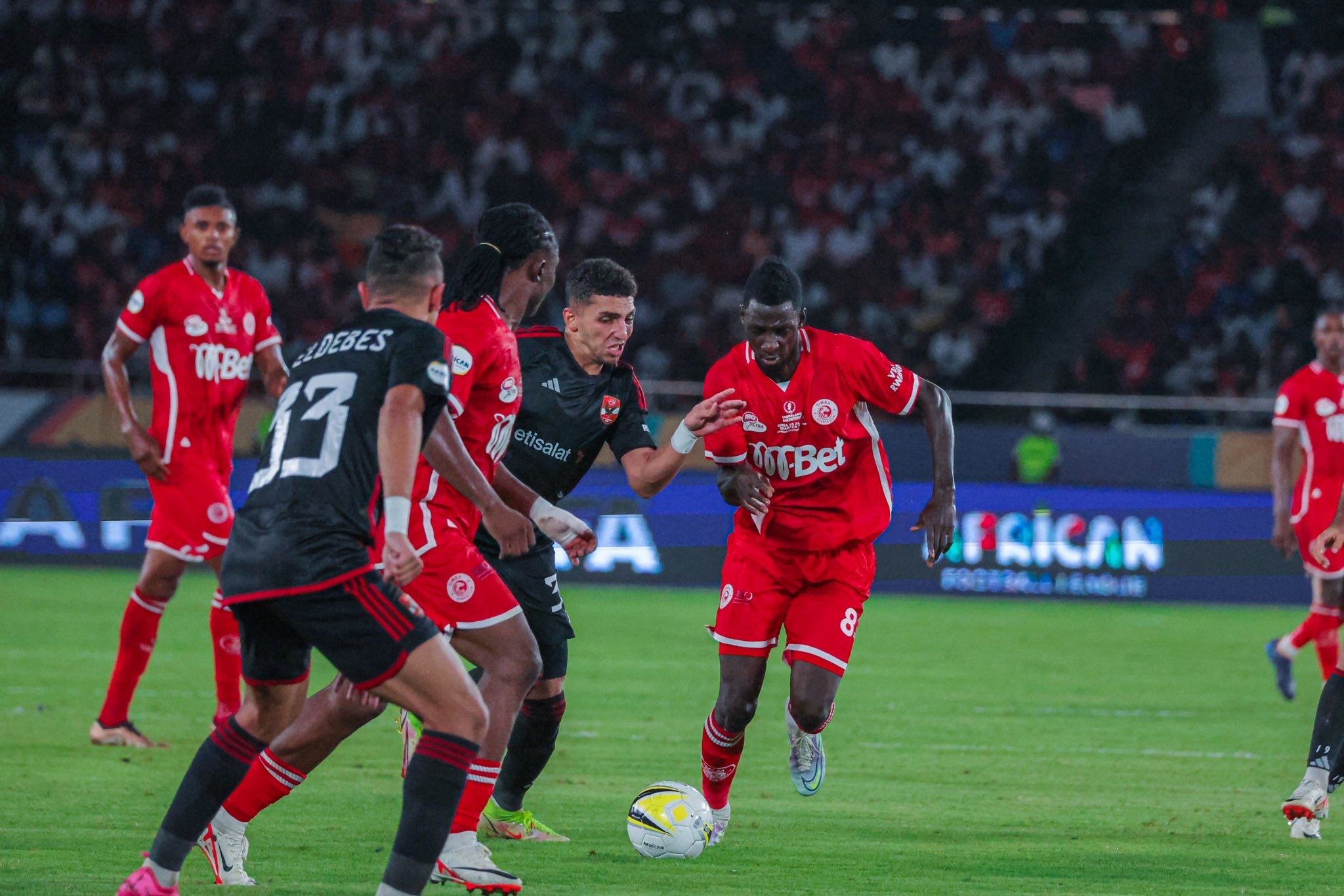 Ligue africaine de football : match nul entre Simba et Al Ahly en lever de rideau