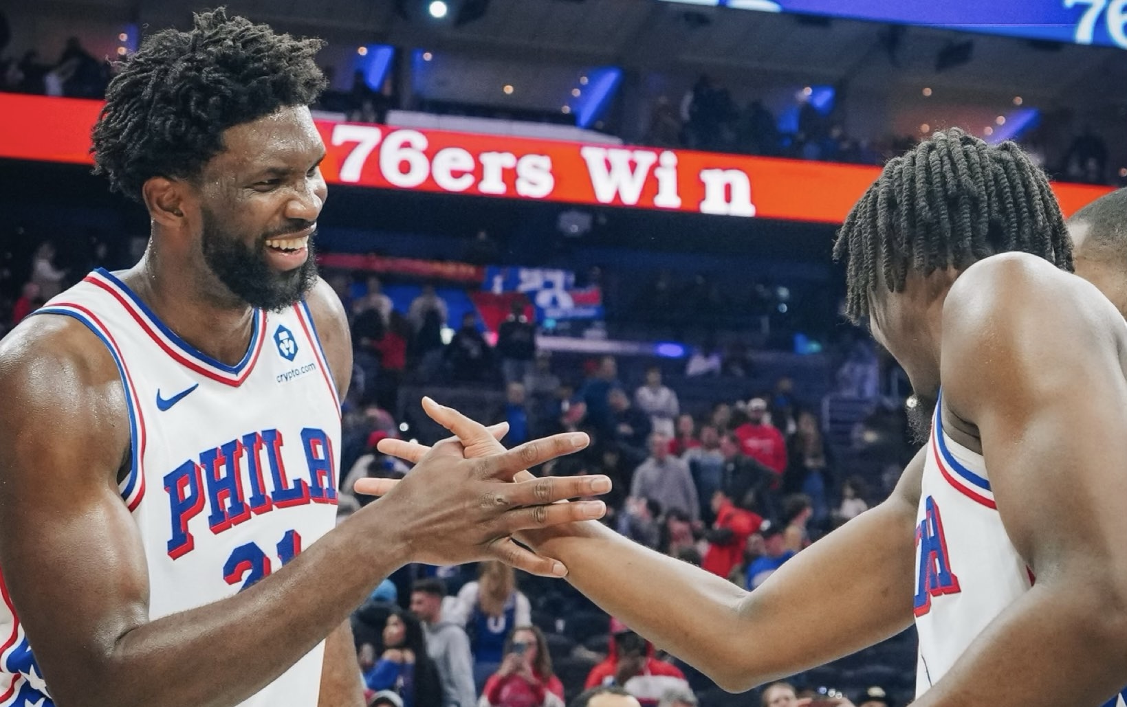 Les Sixers dominent les Pacers avec 37 points de Embiid