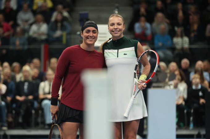 Tournoi d’exhibition  : Kontaveit battue par Jabeur pour le dernier match de sa carrière