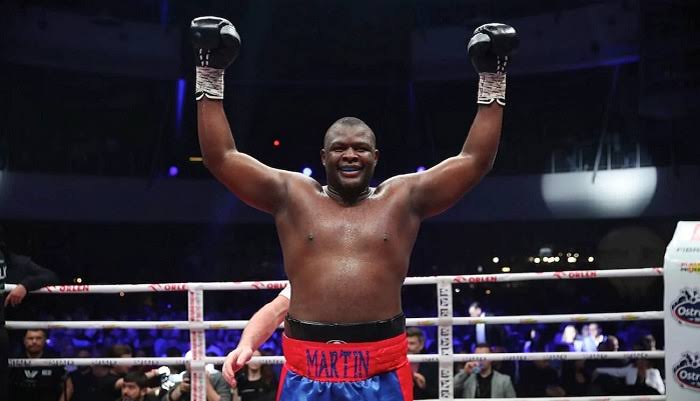 Boxe : entre succès et buzz, Martin Bakole un champion atypique