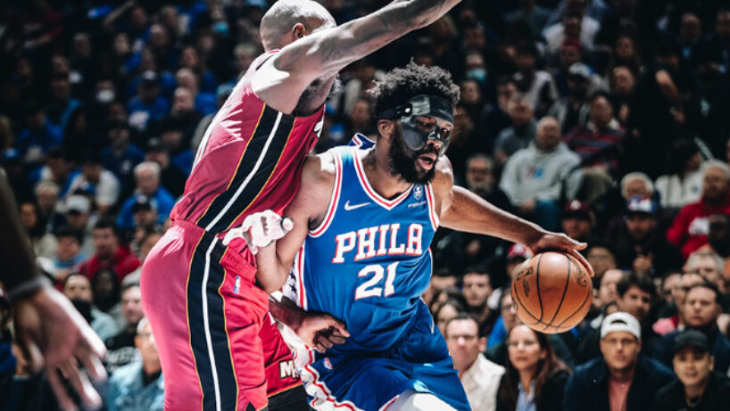 Joel Embiid avec un masque