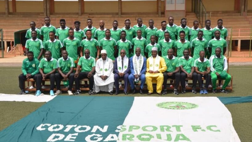 Les joueurs de Coton Sport et leurs dirigeants