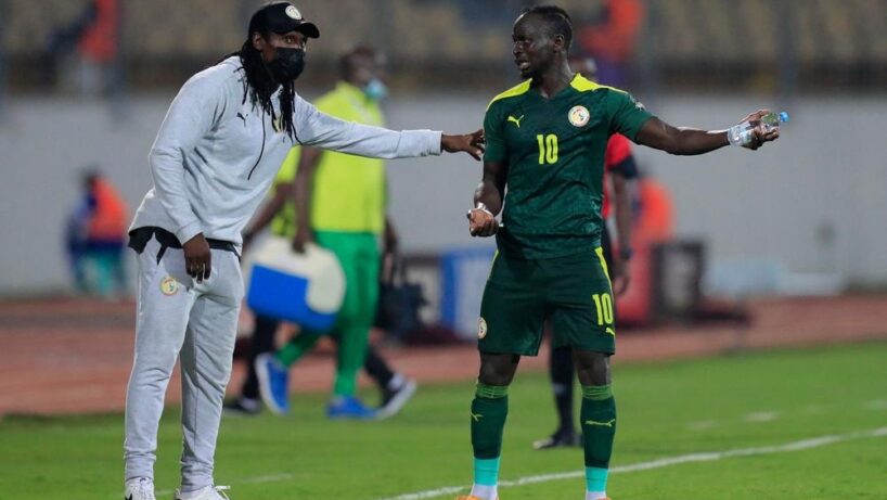 Aliou Cissé en discussions avec Sadio Mané.